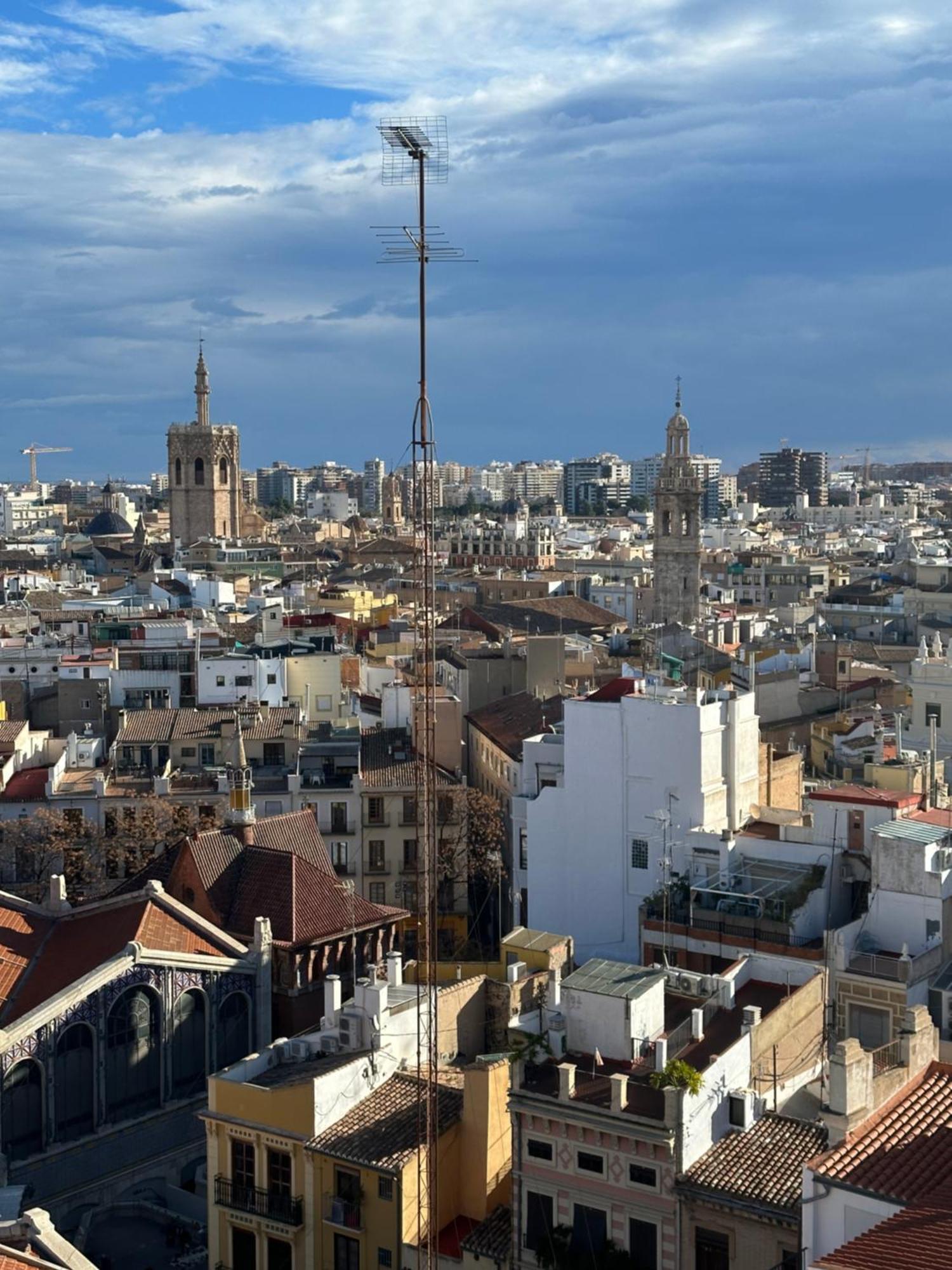 Mirador 1 Del Mercado Central - Habitacion Con Bano Privado En El Centro De La Ciudad Vella Valência Exterior foto