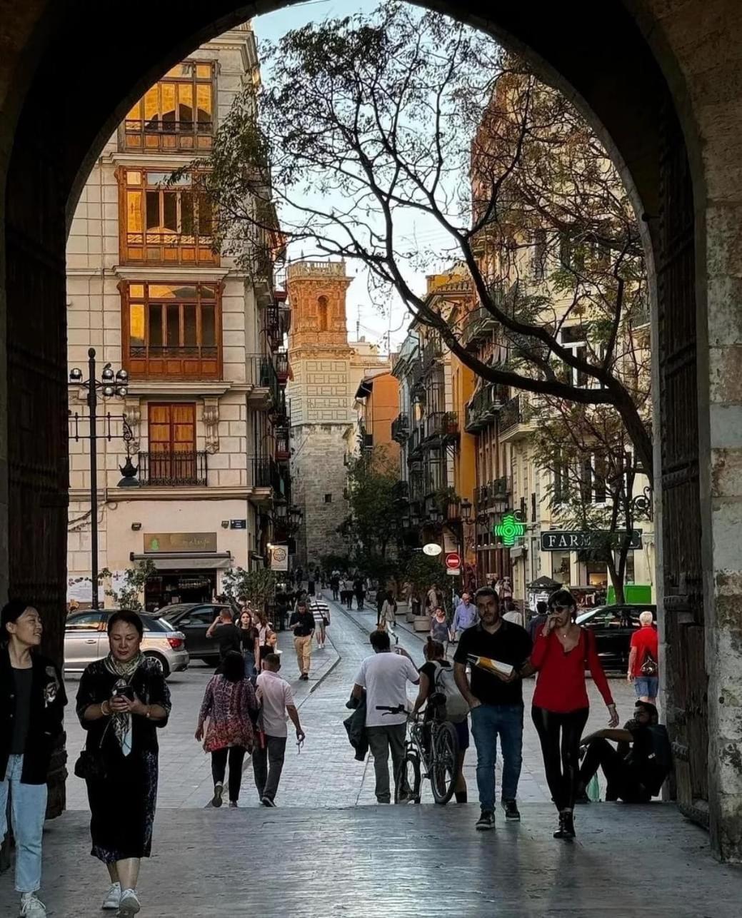 Mirador 1 Del Mercado Central - Habitacion Con Bano Privado En El Centro De La Ciudad Vella Valência Exterior foto